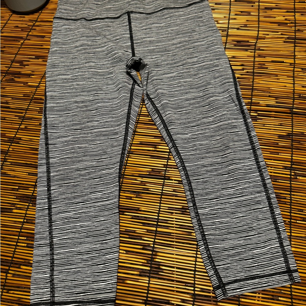 Athleta BUNDLE!!! Woman's Capri and Legging both size Meuium - Picture 10 of 11